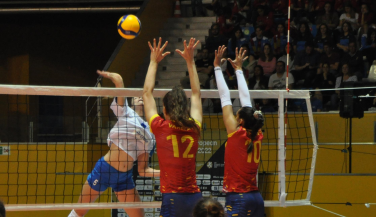 Las Leonas del Vóley caen en tres sets ante Bosnia en Oviedo
