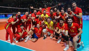 Valiosa victoria de España en su estreno en el #EuroVolleyM