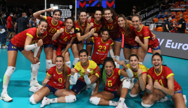 Las Leonas del Vóley remontan a Grecia en el tiebreak para sumar su primer triunfo