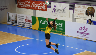 Laura Naeslund, altura y bloqueo para la saga aurinegra