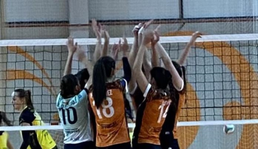 Las jugadoras del CV Valencia reciben a su público con una gran victoria