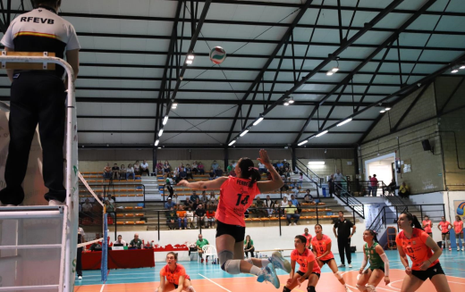 El Extremadura Arroyo desaprovecha un 2-0 y pierde 2-3 ante el Torrelavega de Alonso    