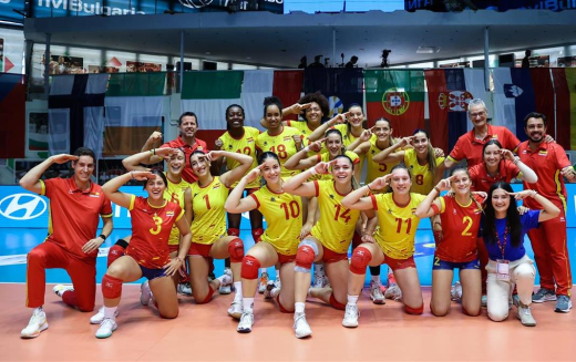 España supera en tres sets a Suecia en el #EurovolleyU20W