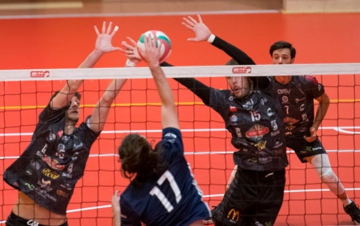 Moreno Sáez Sporting vence a RGC Covadonga en un vibrante partido y se afianza al frente de la tabla